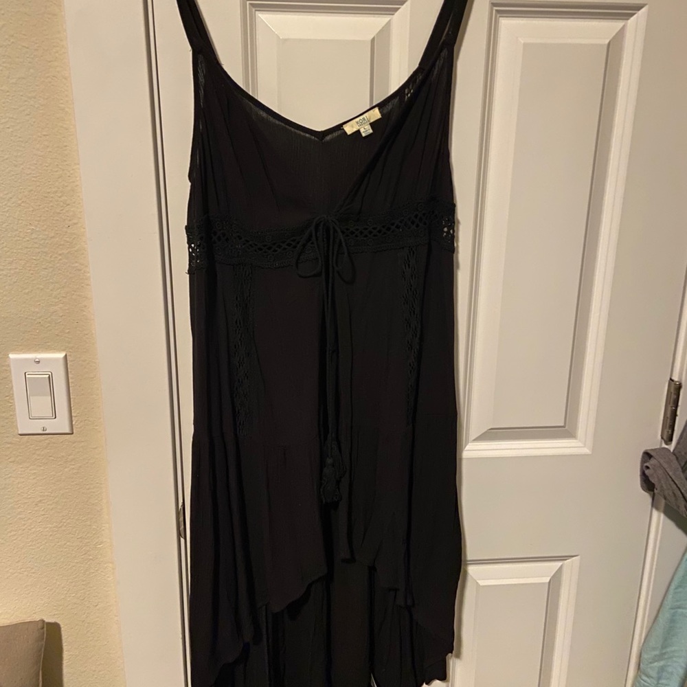 Black “vest” with tie front. Lace size L